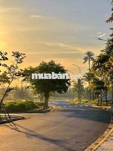 Ngay cạnh FPT Campus lô 150m2 view công viên giá chỉ 5,x tỷ