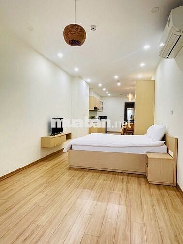 Cho thuê căn hộ studio 30m2, mặt phố Quảng An, full đồ, giá 7 triệu