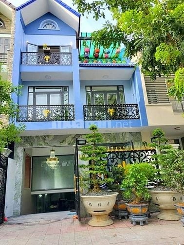 Bán biệt thự 7 x18 ,1 hầm 3 lầu khu dân cư ven sông 23,2 tỷ