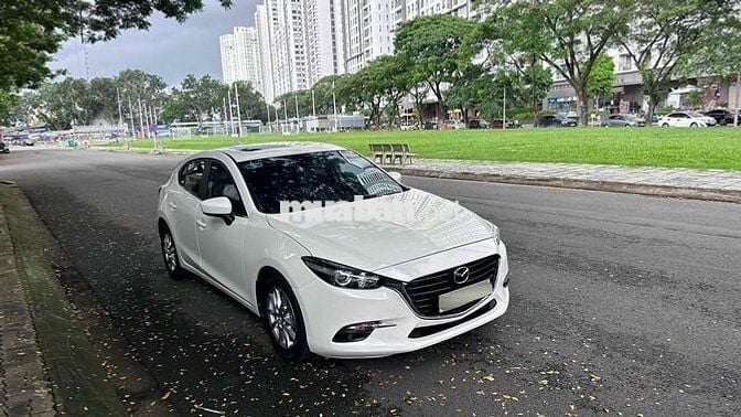 cần bán mazda 3 hatchback 2018 màu trắng một chủ