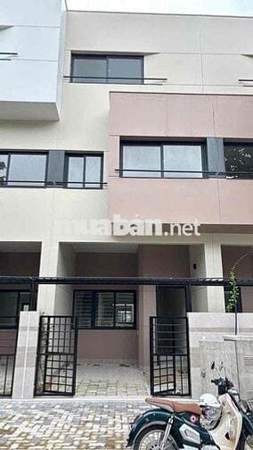 Cho thuê nhà 2 lầu 1 trệt có nội thất Bình Chuẩn,Thuận An,đường 7m