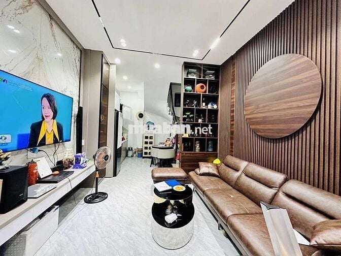 BÁN NHÀ 6 TẦNG PHỐ CHU HUY MÂN, SÀI ĐỒNG NỘI THẤT ĐẸP CẠNH Ô TÔ TRÁNH