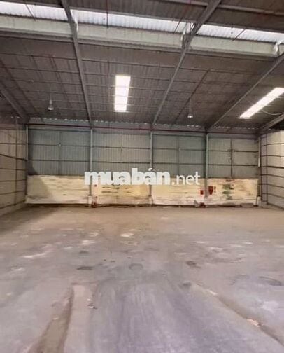 Cần cho thuê gấp kho diện tích 300m2 ở Đường Bùi Văn Ba đường cont