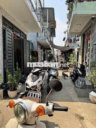 NHÀ SÁT QUẬN 8 1 LẦUMỚI ĐẸP Ở LIỀN ĐÚC 1 LẦU XÃ BÌNH HƯNG. BÌNH CHÁNH.