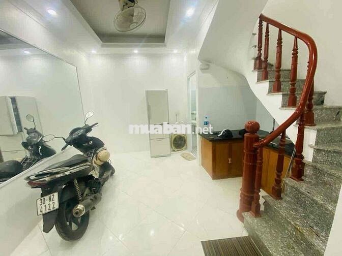 chính chủ cần bán nhanh sổ đỏ riêng xây 20mét , 4 tầng mặt tiền 4 mét