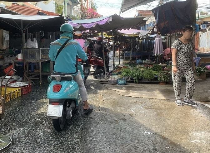 Nhà MT Nguyễn Dữ ngay Chợ Tân Hương vị trí KD đông đúc suốt ngày 