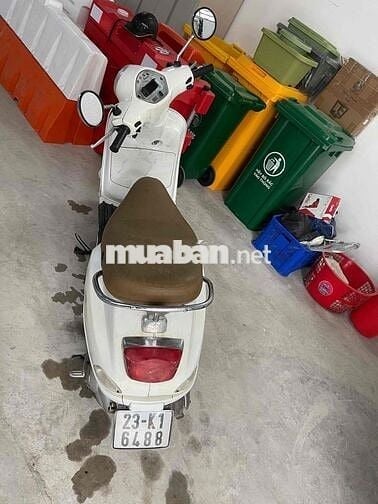 Cần pass lại Vespa màu trắng