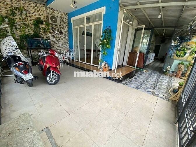 CẦN BÁN NHÀ GẤP DIỆN TÍCH 200M2 3PN 2 WC