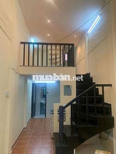 Cho thuê nhà h3g - 1 trệt 2 lầu sth - 3PN, đường CMT8 - p15 - Q10