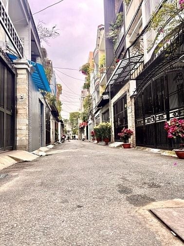 CHÍNH CHỦ GẤP BÁN - CỘNG HOÀ KHU VIP  - (4.5 x 12) 3TẦNG - CHỈ 6.4 TỶ.