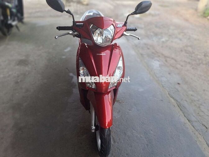 Honda vision . Đk 2018. Bstp  cà vẹt đầy đủ