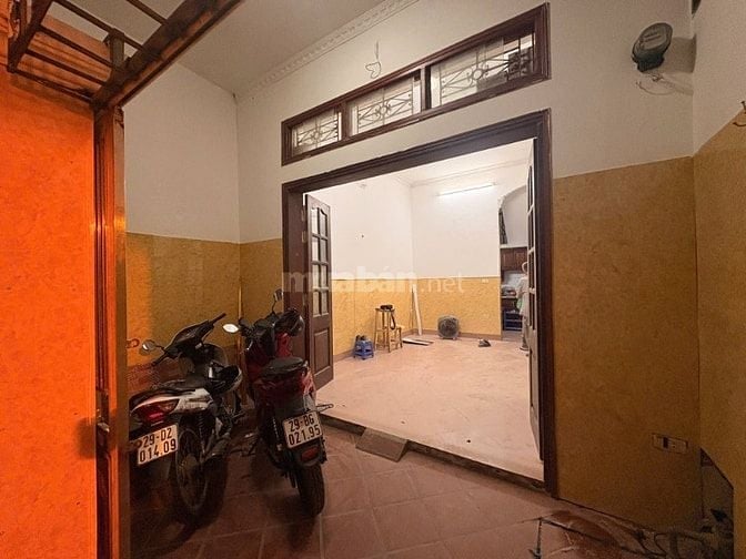 Cho thuê nhà 37m2 x 3 tầng, trung tâm Bạch Mai, 8tr/tháng