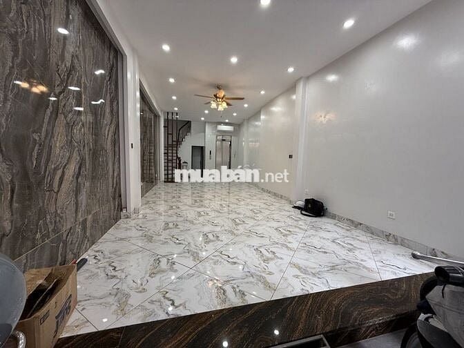 Nhà đẹp cho gia đình 3 thế hệ. 70m2x6 tầng tm Hoàng Mai, giá 25 tỷ