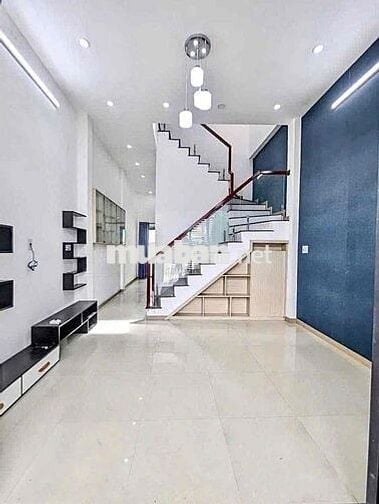 Nhà lầu 2 phòng trục chính hẻm Nguyễn Văn Cừ