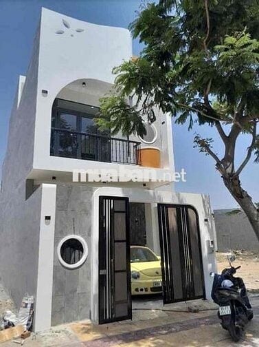 Cần tiền làm ăn bán gấp nhà 2lầu ngay cổng KCN Mỹ Phước 3, Bến Cát