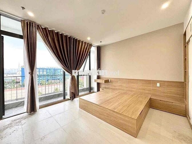 CĂN HỘ BAN CÔNG RỘNG ÁNH SÁNG ĐẸP GẦN CHỢ BÀ CHIỂU GIÁP QUẬN 1