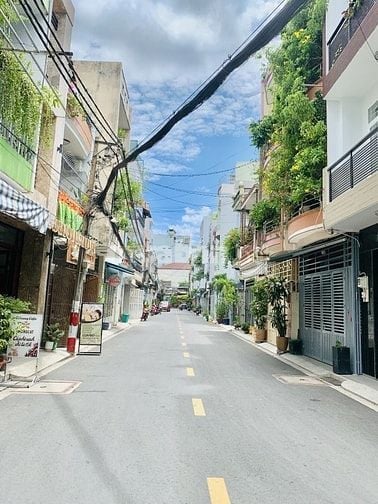 HẺM NHỰA 6M - KẾ QUẬN 10 - ( 4.5 x 14 ) 4 TẦNG - SỔ A4 CHỈ 9.5 TỶ