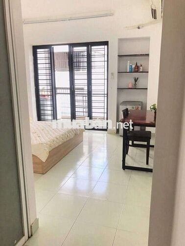 Ban công tách bếp trung tâm Q1