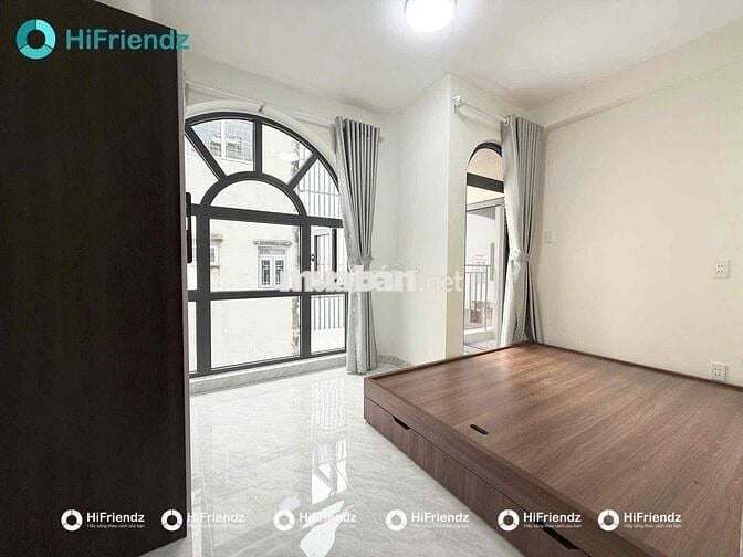 STUDIO BAN CÔNG NẰM NGAY NGÃ TƯ THỦ ĐỨC