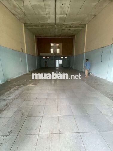 Cho thuê xưởng bà điểm hocmon HCM 
Dt: 8x20
Xưởng trống suốt, gạch men