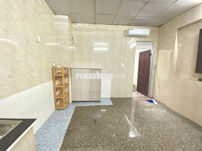 Phòng trọ 20m2 tầng trệt có cửa sổ trời KDC bình hưng