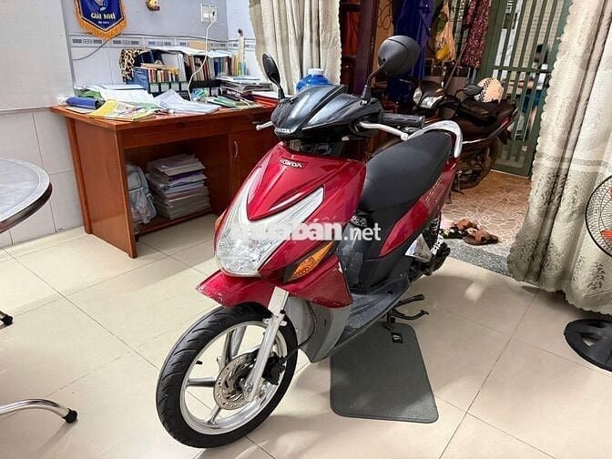 Bán xe click đang sử dụng chỉ việc chạy