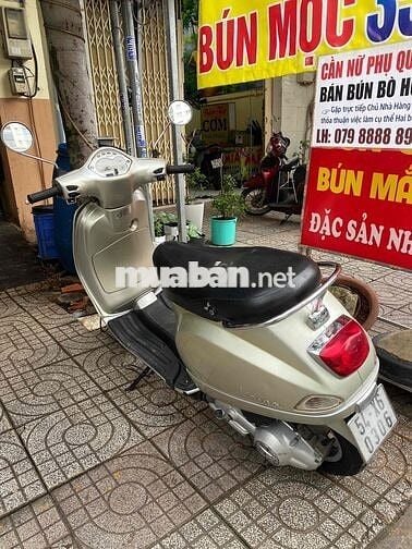 Cần Bán Gấp Xe Vespa Lx 125 máy móc êm ái