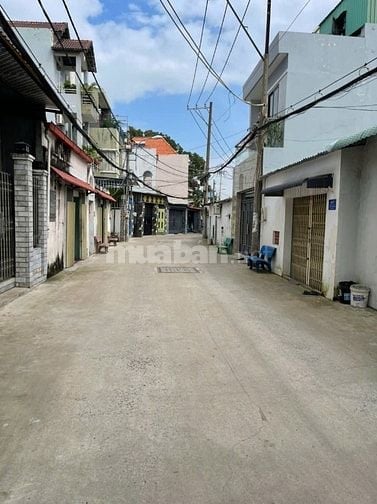 BÁN NHÀ HẼM XE HƠI CÁCH HUỲNH TẤN PHÁT 50 M