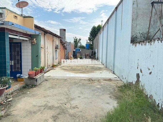 2.590 TỎI. MẶT TIỀN HUỲNH THỊ CHẤU