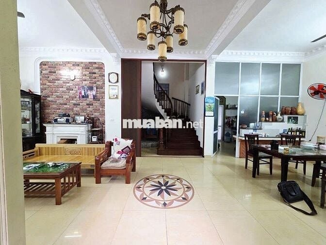 BÁN BIỆT THƯ Ở CẦU GIẤY - DIỆN TÍCH 222M2 THỔ CƯ - NGÕ RỘNG THOÁNG