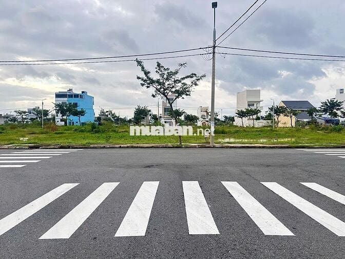 Cơ hội cuối cùng để sở hữu lô kế Vệt cây xanh, gần tiện ích giá tốt