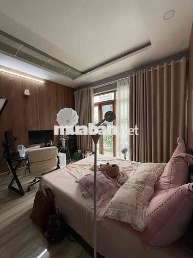 Phọng rộng - sạch sẽ cho thuê - full nội thất - có máy lạnh