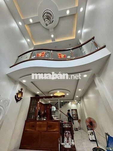 Quá rẻ:7,2 tỷ. Nhà 5 tầng cực đẹp,nt gỗ hương. Dt:4,2×16. PL chuẩn