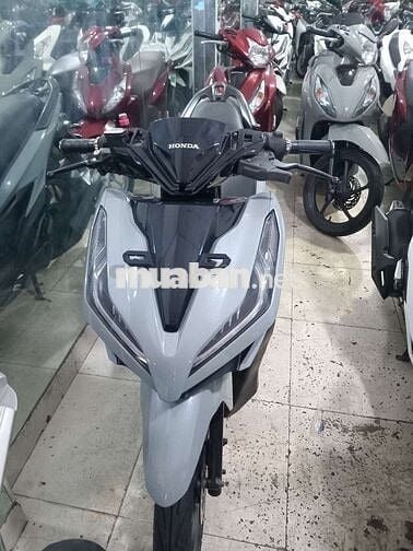 Xe máy Honda màu xám cho cả nam và nữ