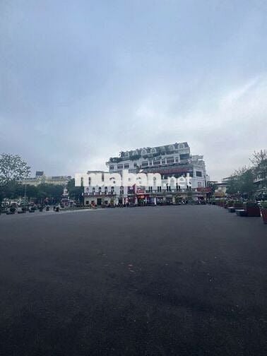 Cho thuê nhà mặt phố Cửa Bắc, 50m2 x 5 tầng, mặt tiền 5m, giá 60 triệu