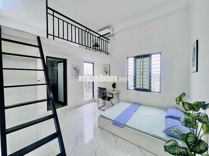 DUPLEX BAN CÔNG NGAY NGÃ TƯ HÀNG XANH