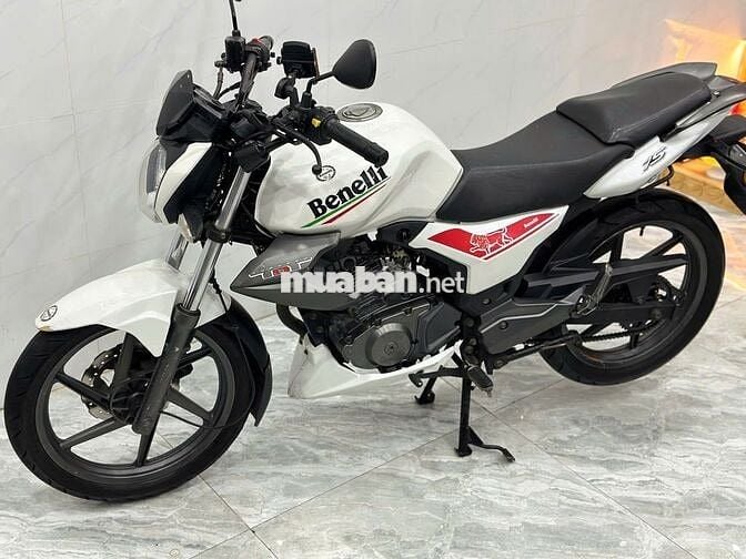 Xe máy Benelli TNT 150 màu trắng nguyên zin