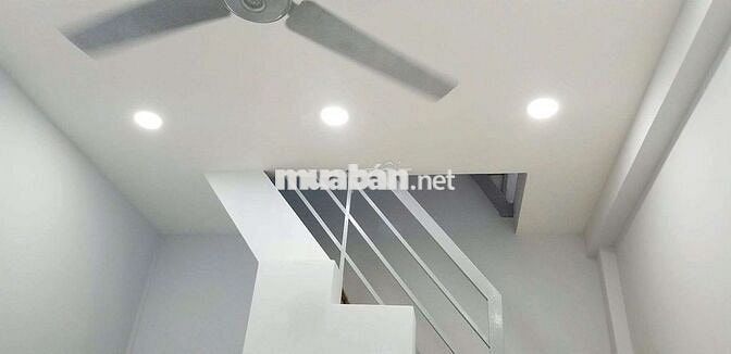 Cho thuê nhà 2pn2wc ngay chợ Hòa Hưng p15 Quận 10