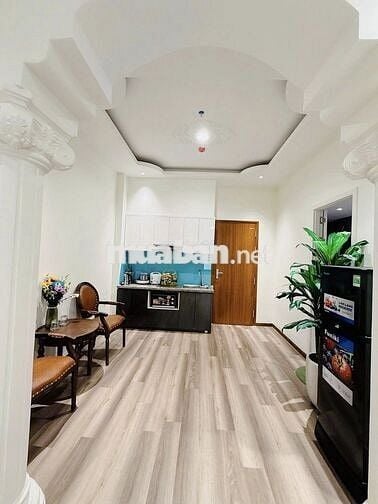 𝐁𝐫𝐢𝐠𝐡𝐭 𝐌𝐢𝐧𝐢𝐦𝐚𝐥𝐢𝐬𝐭 𝐒𝐭𝐮𝐝𝐢𝐨 – 𝟐 𝐦𝐢𝐧𝐬 𝐰𝐚𝐥𝐤 𝐭𝐨 𝐭𝐡𝐞 𝐁𝐞𝐚𝐜𝐡