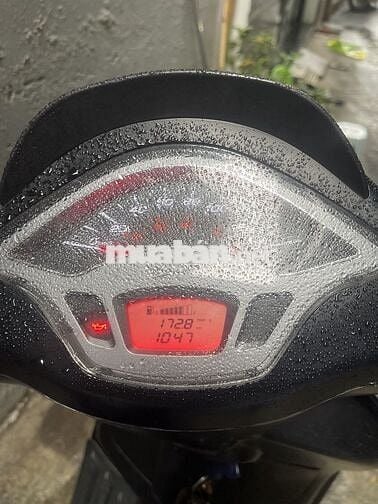 Xe máy Piaggio Vespa màu đen, 1047 km