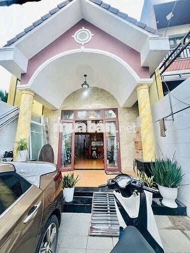 Nhà mặt tiền phố, 100m2 ,2 phòng ngủ, đường đồng khởi, tân phong