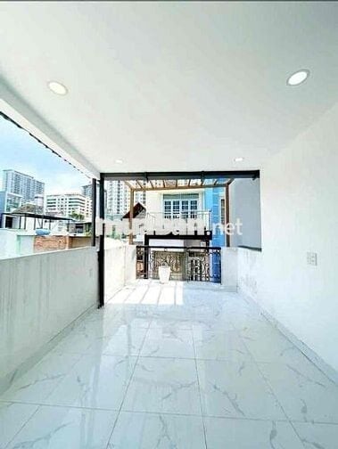 NHÀ ĐẸP VÀO Ở NGAY - TRUNG TÂM Q4