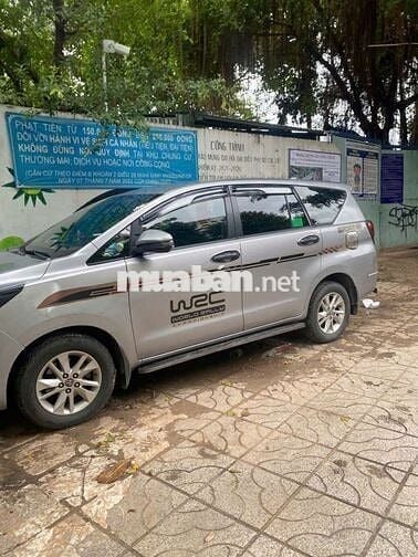 Toyota Innova 2018 màu Bạc 8 chỗ
