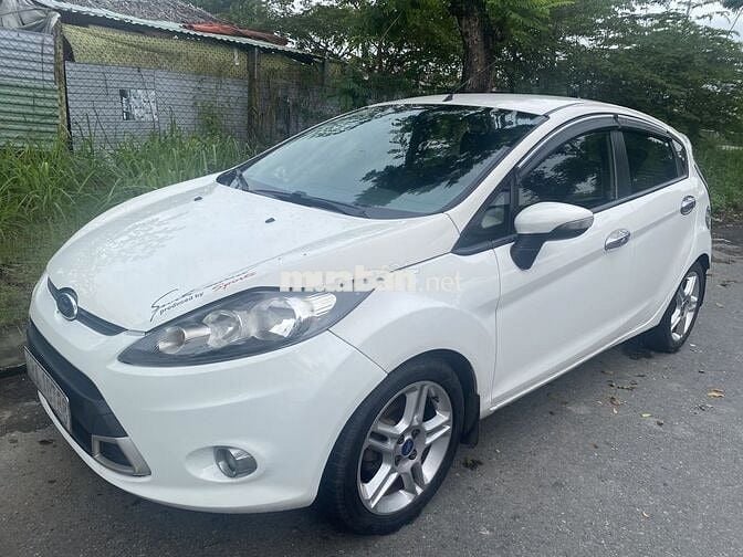 Ford Fiesta 2012 1.6AT Hatchback