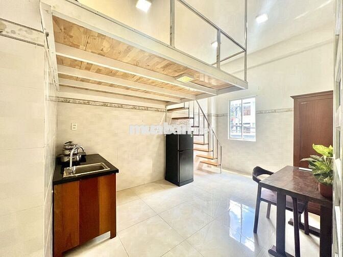 Khai Trương Phòng Gác Lửng Đón Nắng Gần Đại Học Văn Hiến