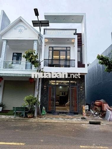 Bán nhà Sân Vườn Dt 4x17m 3PN full nội thất Tân Hiệp 17 Tân Uyên BD