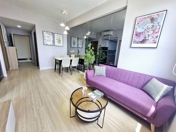 Bán căn hộ Imperial Place 2PN sổ hồng sẵn, đầy đủ nội thất.