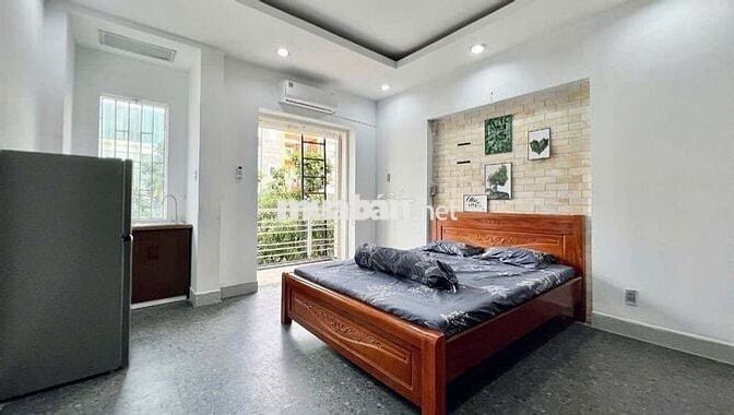 MỚI! STUDIO BAN CÔNG RỘNG, FULL NỘI THẤT GẦN NGÃ TƯ HÀNG XANH, ĐH GTVT