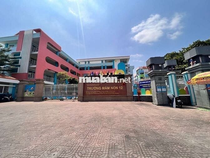 NHÀ MẶT TIỀN ĐƯỜNG KINH DOANH SẦM UẤT GẦN TRƯỜNG HỌC...