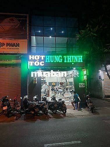 Cần tuyển Nữ thợ phụ tóc Nam, cạo mặt, ráy tai, gội đầu, Lương 15tr